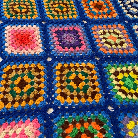 •SOLD• Huge Granny Square Afghan Blanket Bedspread - Picture 4 of 8